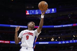 防守恐怖如斯!奥萨尔6中4得到10分9板4助4断1帽 拼到6犯离场配图