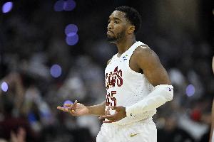 战犯级表现!骑士大当家米切尔20投仅6中拿18分 正负值-25最低配图