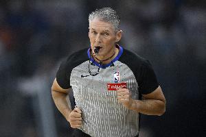 Skip:裁判福斯特收到了NBA的剧本!马刺进总决赛打尼克斯配图